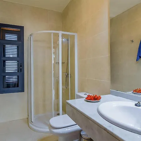 Beautiful In Playa Blanca With Outdoor Swimming Pool, Wifi And Heated Swimming Pool 2 Feriehus Playa Blanca (Lanzarote)